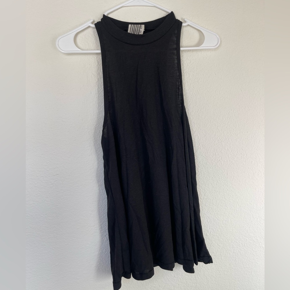 Free People Top
Color: Black
Size M
Good Condition